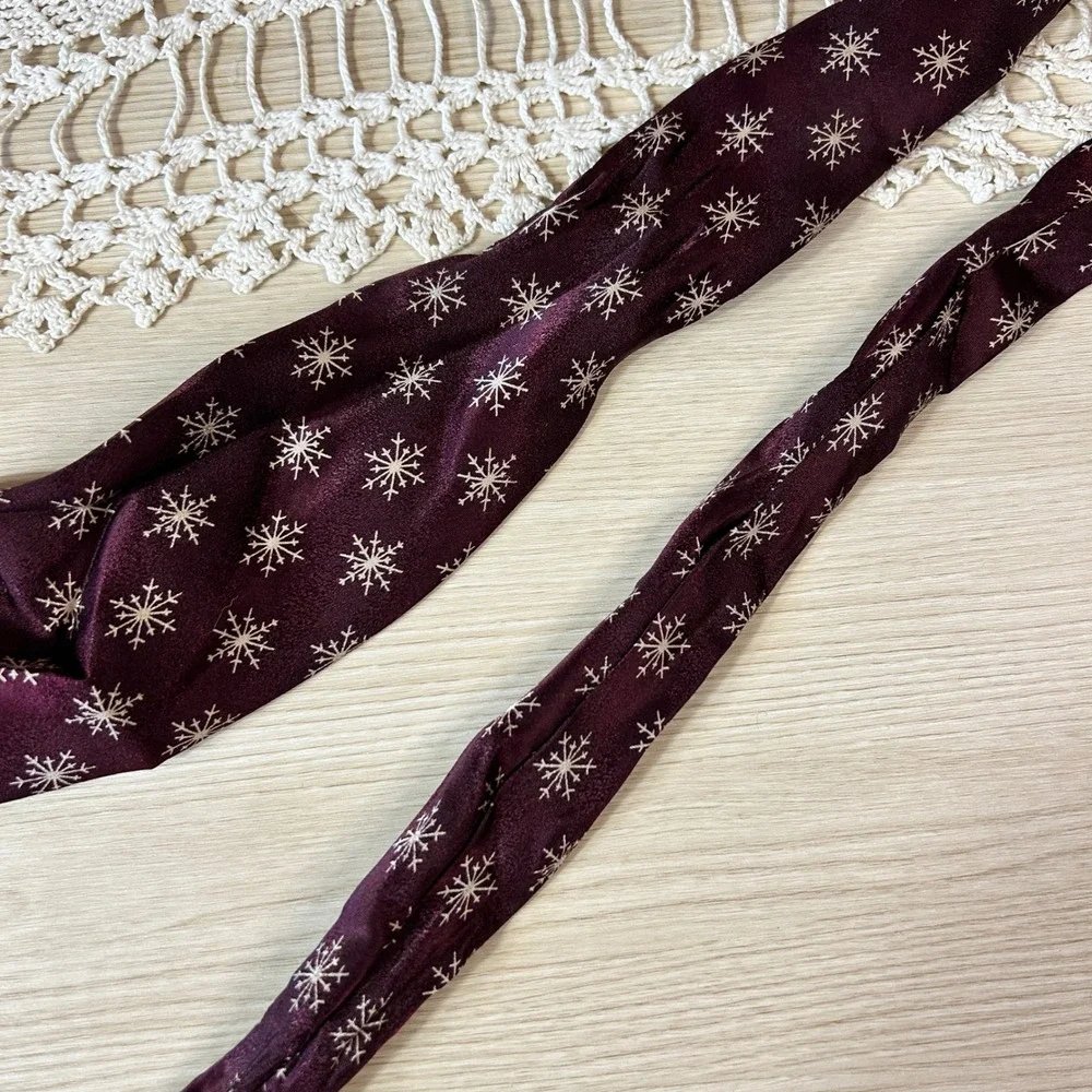 The Nature Conservancy Silk Neck Tie Reindeer‎ Snowflakes Burgundy Gold